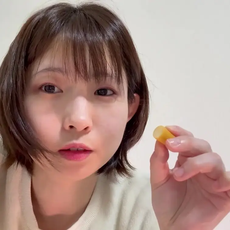 アナルにチーズを入れて出します。
異物遊びがクセになる…