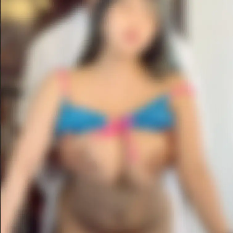 【プラチナ会員様以上向け動画】🎥
鏡越しの撮影中にカメラマンさんのイタズラ♡
水着の上から色々と触られ、揉まれ…
