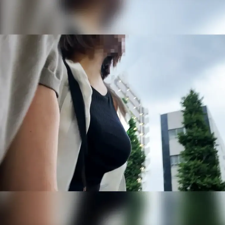 【無料】外国人観光客にいきなり胸を揉まれた巨乳女子。
マッチングした女子はメジャー級のグラマーさん。インバウンド観光客