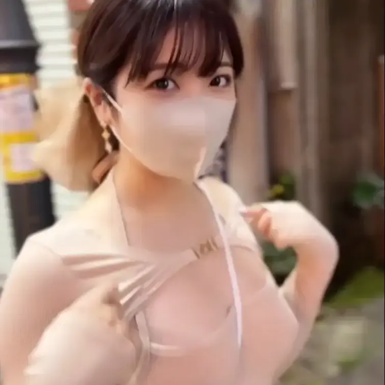 右側にある"いいね"を押してから見てください！
すずのこと応援してくれる人はもちろんブックマークも押してくれるよね？
