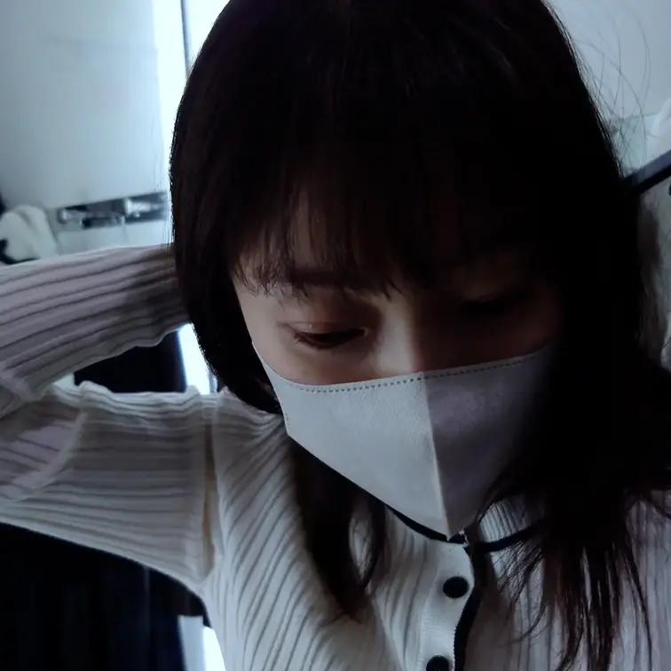 内容は瞬き禁止のミニスカ接写からぱんちらシーン詰め込み眼福👍️動画✨　で、この日の下着もいいんです。急遽の無茶ブリ撮影だ