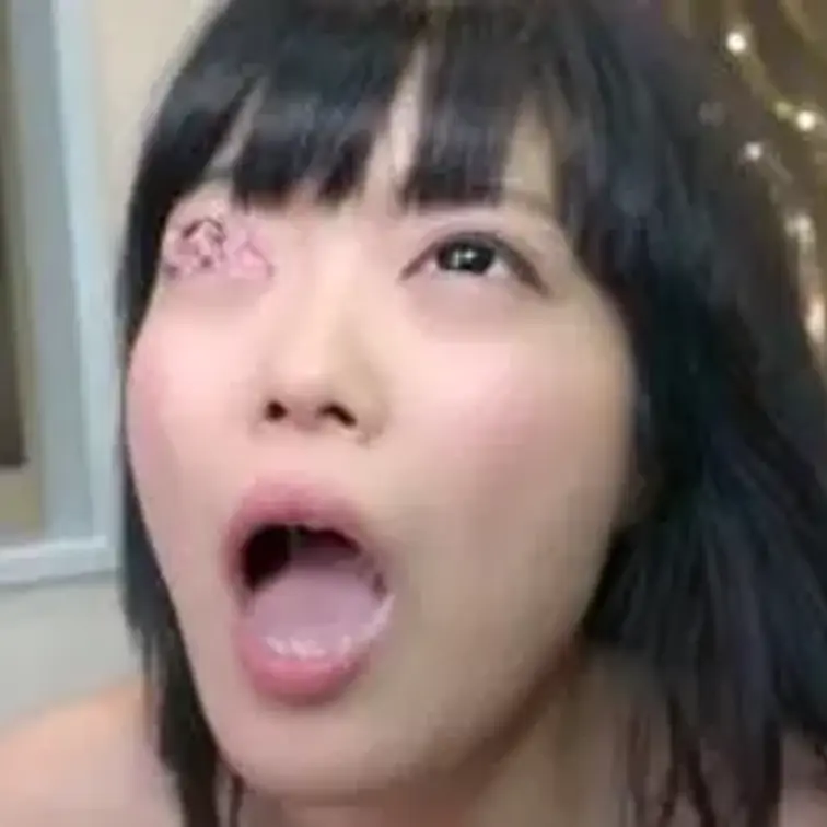 【メンヘラ×中出し】壮絶な人生を歩んできたであろう彼女と中出しセックス
若くして壮絶な人生を歩んできたであろう…ちょっと可哀そうな彼女を紹介します。
彼女、男の言う事を何でも聞いちゃうんです。
きっと過去の男に相当仕込まれたんじゃないかと…。
何でこんなんになっちゃうんですかね？
「恋は盲目…」とでも言いましょうか？
胸は小振りで肉付きのいいお尻。
何でも受け入れてしまう「濡れ濡れマンコ」。
だからお言葉に甘えて「中出し」させてもらいました。
当然です‼
収録時間/20:54

【注意事項】
※出演者は１８歳以上であることを身分証で確認しております。
※法律や条例に違反することは一切行っておりません。
※本作品は、公開する事を目的に作られたオリジナル動画です。
※二次使用、譲渡、転載、転売等は禁止します。 (1/2)