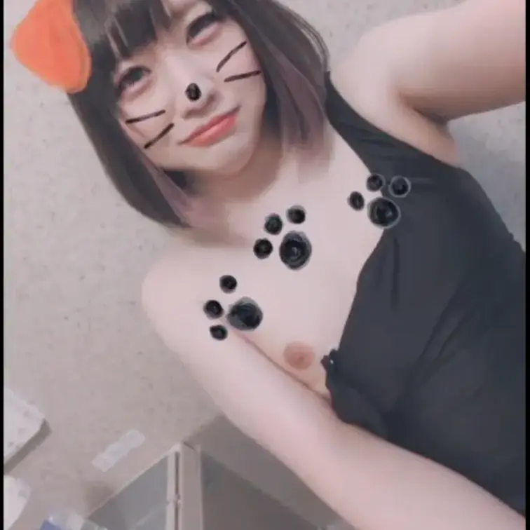 スク水とオモチャで遊ぶ動画