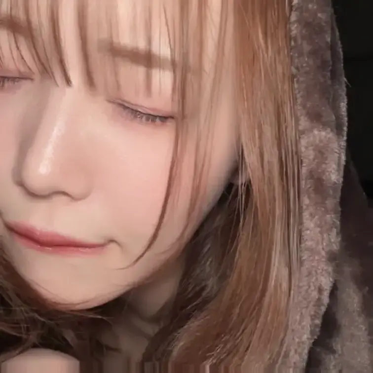 右上の「いいね♥」を押してから見てね♪

こんばんは、サナです🌙

部屋の明かりを落とすと、
さっきまでの喧騒
