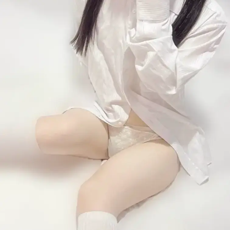 MyFansで購入者限定で
今日4/19(日)19時に恥ずかしいけど
制服姿のまま色んなおもちゃ使っておなにーしちゃ