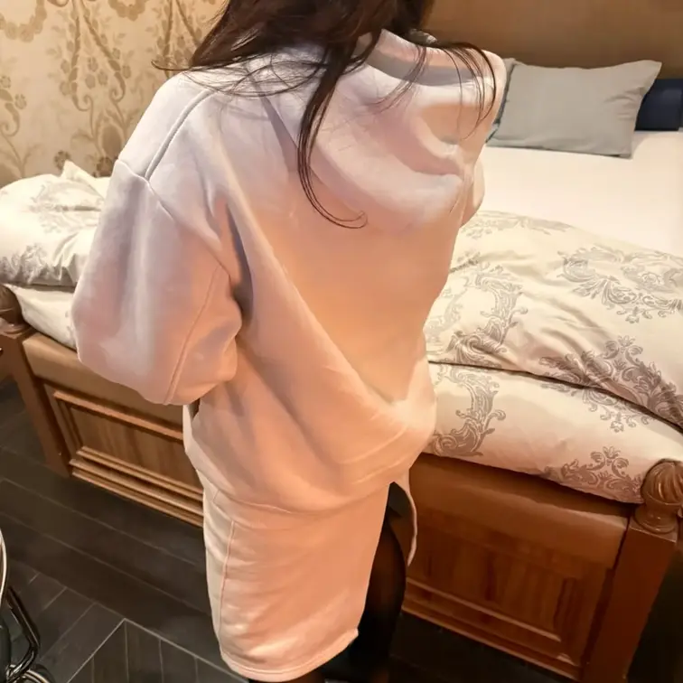 何度か2人でご飯に行き義理母さんがフェラ抜きを初めてしてくれた動画です💕口内発射までは単品か最上位プラン❤️
このフェ