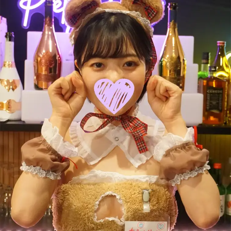 コンカフェ店長のセクハラ面接記録...4

この子はショートカットが似合う愛くるしい童顔の女の子でした。
普段は女
