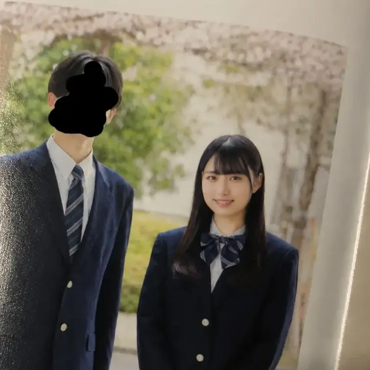 東京都立の学校のパンフレットに選ばれるほどの美少女です！
私事ですが、その実物パンフレットも持っております（笑）
噂を聞きつけ、まず動画を購入したのですが、パンフレットも購入可能とのことでしたので思わず買っちゃいました（笑）
購入金額は動画＋パンフレットで３万円でした。