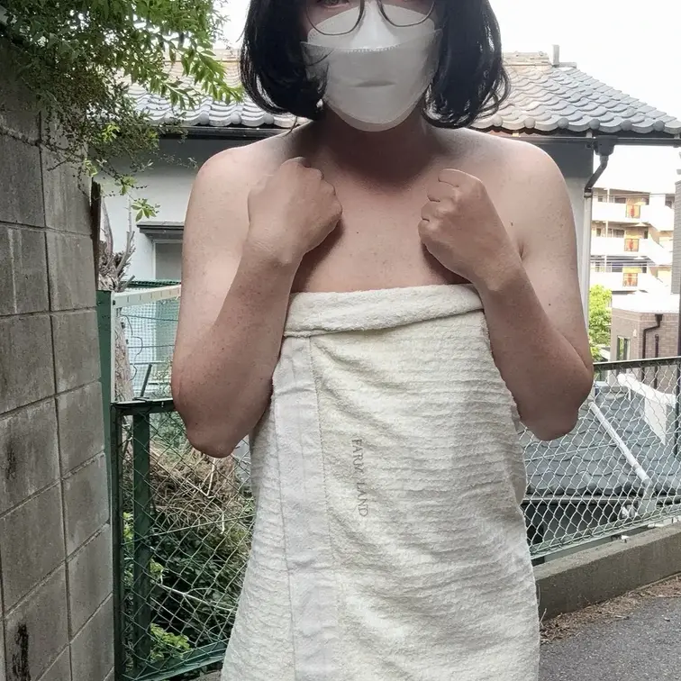 おそとで全裸バスタオル💓
もちろんガバってしたのもあります///