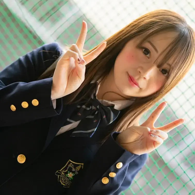 制服美少女がイクっ!!ルックス・カラダ・エロさの三拍子揃ったアイドル顔の美少女は２１世紀生まれ！

「顔バレさえしな