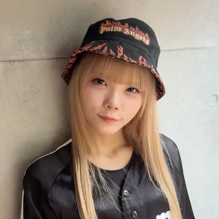 #300【MANA 20歳】
今回ストリートスナップに協力してくれたのは、シュプリームのシャツがおしゃれなMANAちゃ