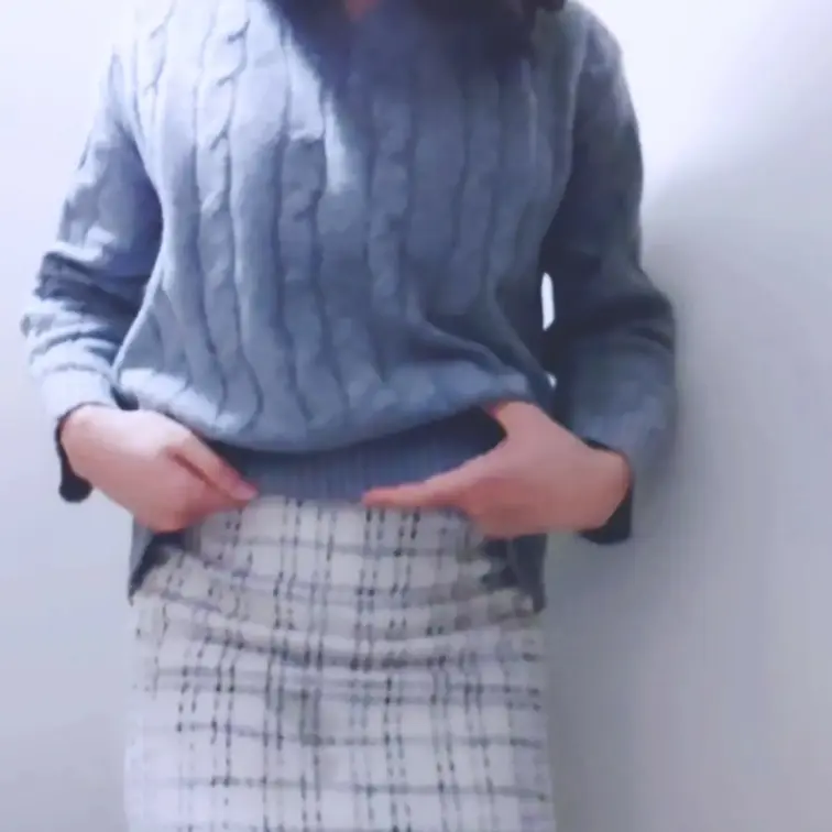 おしがま限界で帰宅して、トイレに駆け込む前に我慢できずおもらししちゃった日の動画です…。

この日はまだおうちまでお