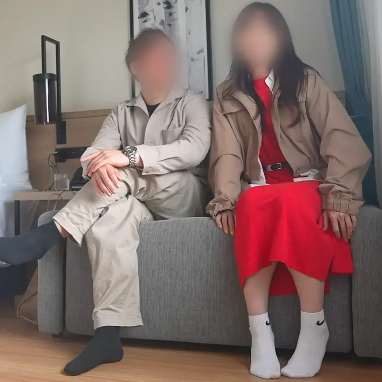 人生はじめての3Pで3児のママが大量潮吹き！彼氏の依頼で連れてこられたバツイチママが「○○（彼氏）に感じてる姿を見せるの