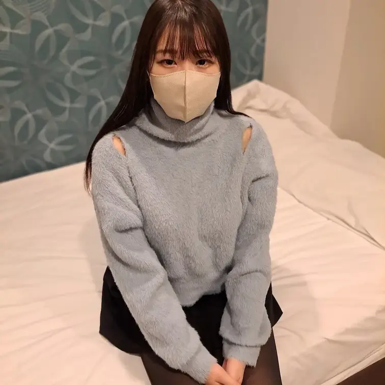 美人女子大生をネカフェに連れ込んで大量口内射精！