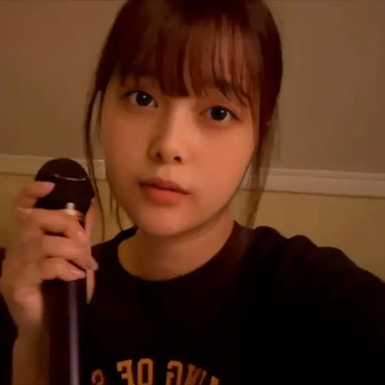 【ファン限定フル動画】🎁

【扉開けないで…】ドキドキ。カラオケオナニー。一生懸命オマンコに指を出し入れする彼女はと