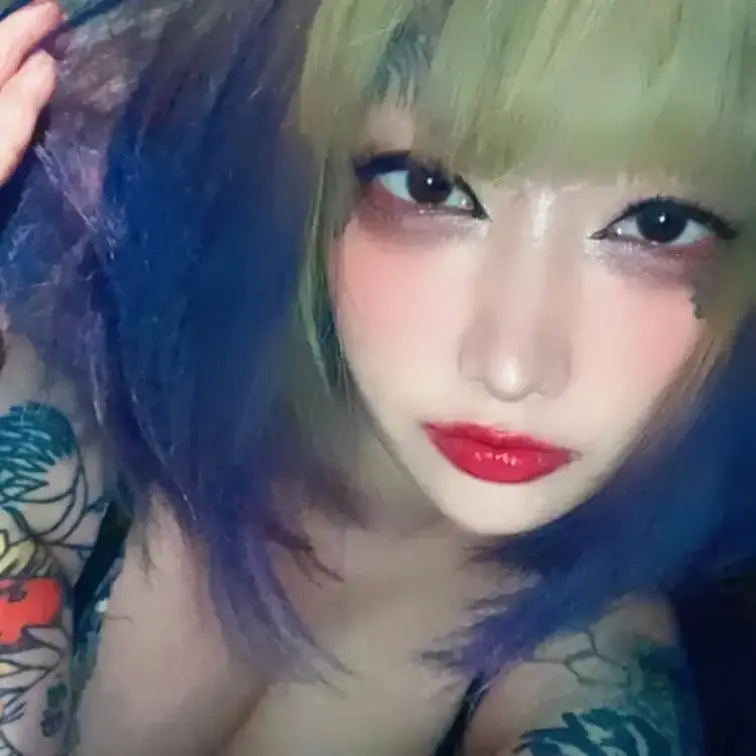 【生ハメ】フル
手マンから始まり、最終的に生中出しする動画です
挿入前後とも潮吹きシーンがあったりと見どころが盛りだくさんなので、ぜひご視聴ください！