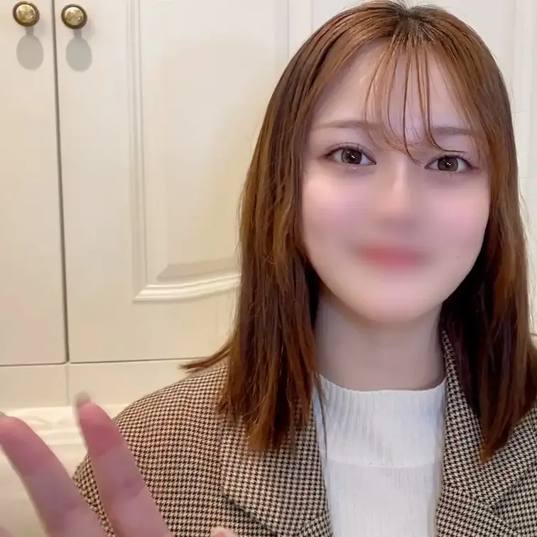 【個撮】ノリの良いミディアムヘアのオシャレ美女　いつの間にか裸にさせられ電マを押し当てられたらあっさりビクイキ。

