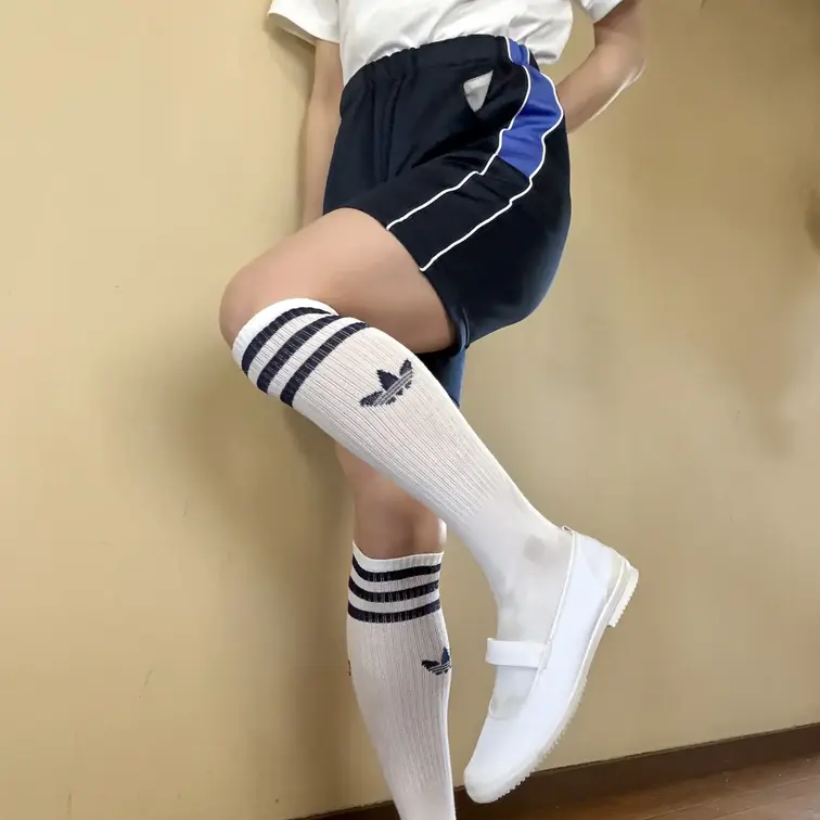 ハイソックスと上履き、、、♡