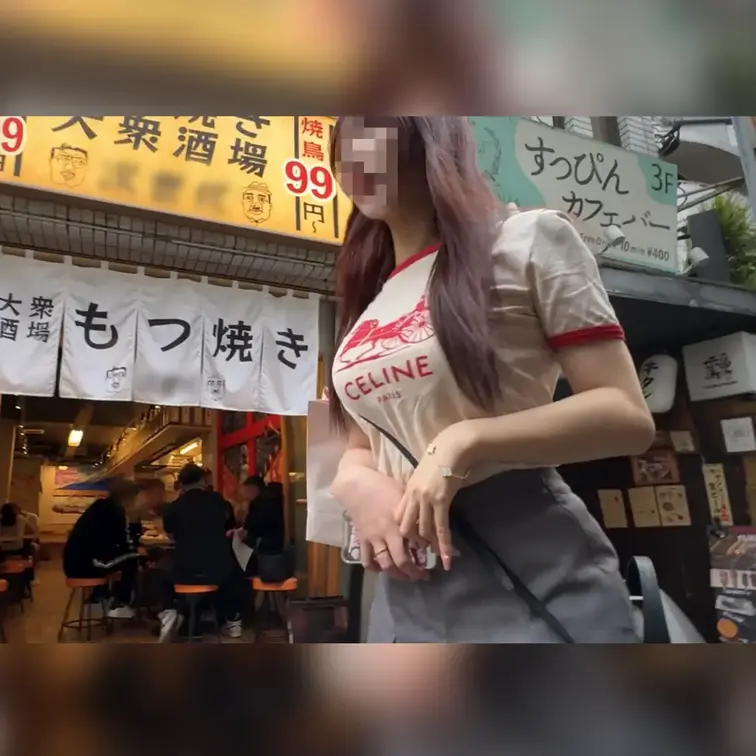 【無料】巨乳モデルを昼飲みからラブホに誘ったら…。
急遽会えることになったのは、ほとんどやりとりしてない巨乳のモデルさ