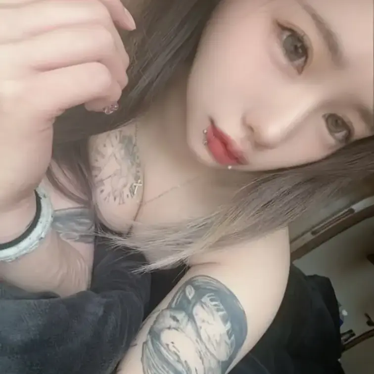 ムラムラ発動中なので！！🔞
おなにー大好きやけどやっぱりえっちしたほうが気持ちよさが全然違う🥹えっちしたい気分♡⸝⸝