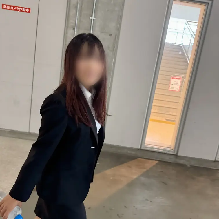 一見、真面目な女性社員。

でも仕事中の車内で上司の咥えてる子も多いのかも。

常に仕事で一緒に行動してると特に
