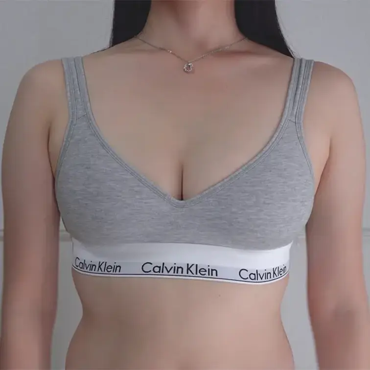【オフショット&未公開映像プラン】
カルバンクライン女子 オフショット動画

スポブラ胸の映り具合を自分で確認する