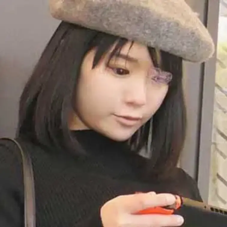 アニソンカバーしまくってるバンドのライブに来てた萌えカワバンギャです

開場前に近くのベンチで動◎の森をプレイしてる
