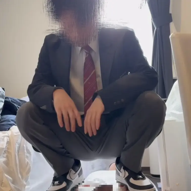 制服AF1で足コキ&踏みつけしていじめたw
