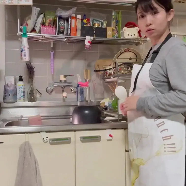 お手伝いさんが、主から野菜オナニーをやらされるドラマです。