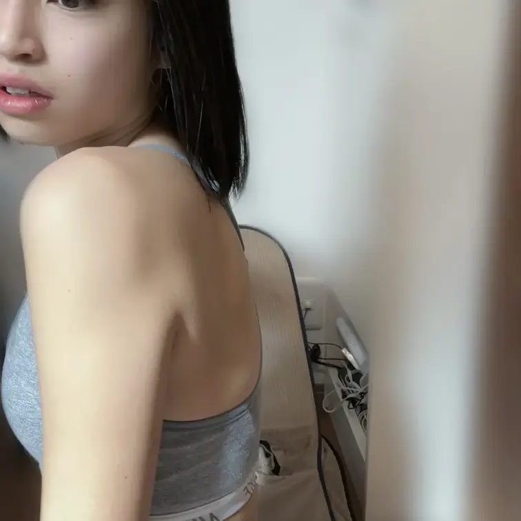 この商品は、、、ゆいが一番初めに撮った動画です。
ムチムチしてるし、全然今と違います、笑

んー、出そうか迷ったの