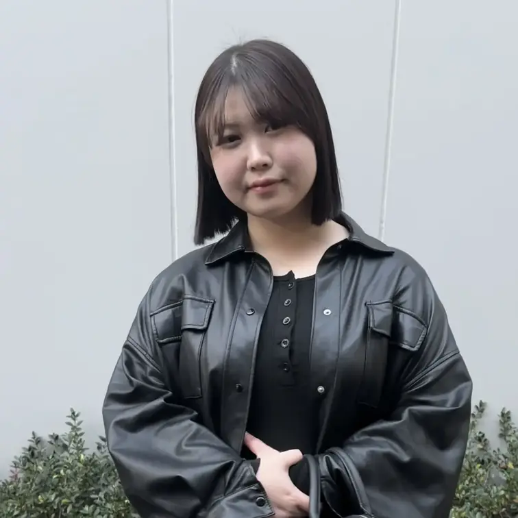 #25 MIO(20)
今回ストリートスナップに協力してくれたのは、普段は真面目なOLをしているMIOちゃん🧜‍♀️