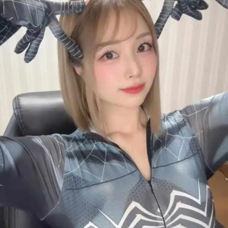なつみの公開動画: スパイダーマンコスプレしたよ💓
