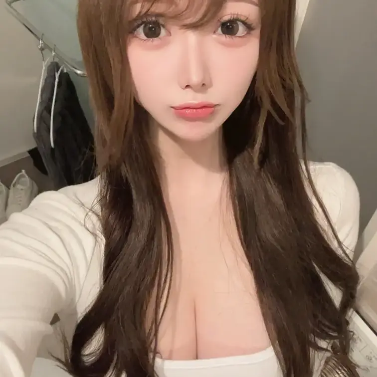 きょとん！🐶
みんなはどういう服装がすき？👗💞
シンプルなコーデ似合う女の子になりたい🥺