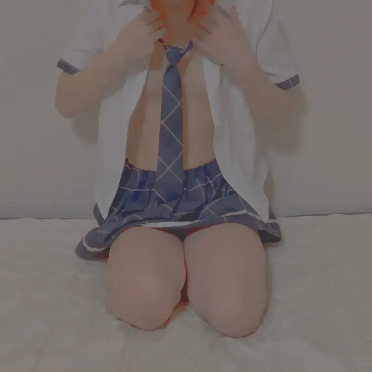 【20歳　制服コスプレ】
リクエスト窓口にて好みのシチュエーション、コスプレを教えてください！🫶あなた好みの作品をお届