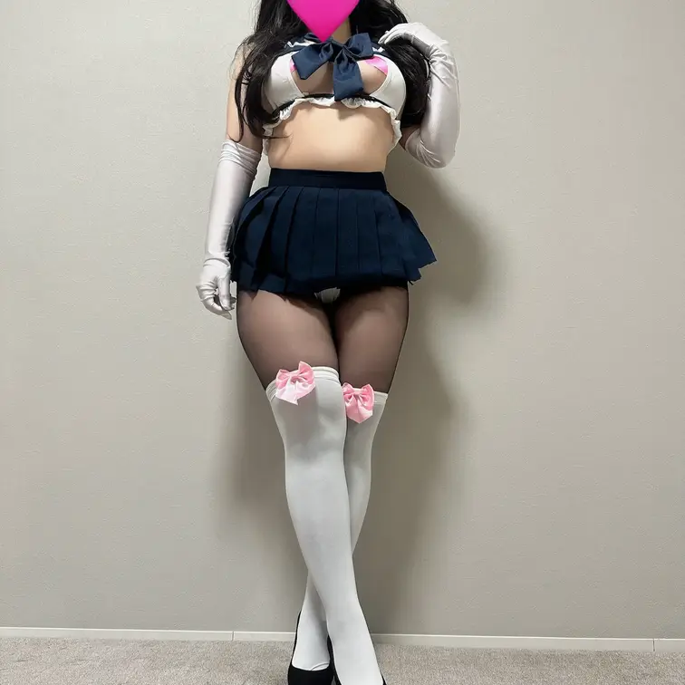 今週のコスプレひとつめ🫶
スカート短くて見えちゃってる🍑💕💦