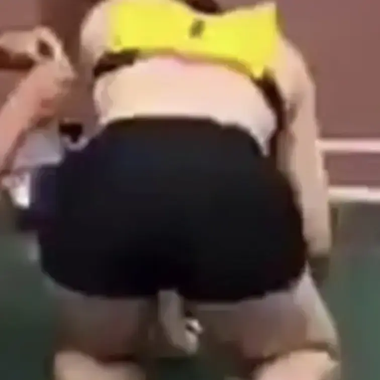 筋肉デカ尻トイレ