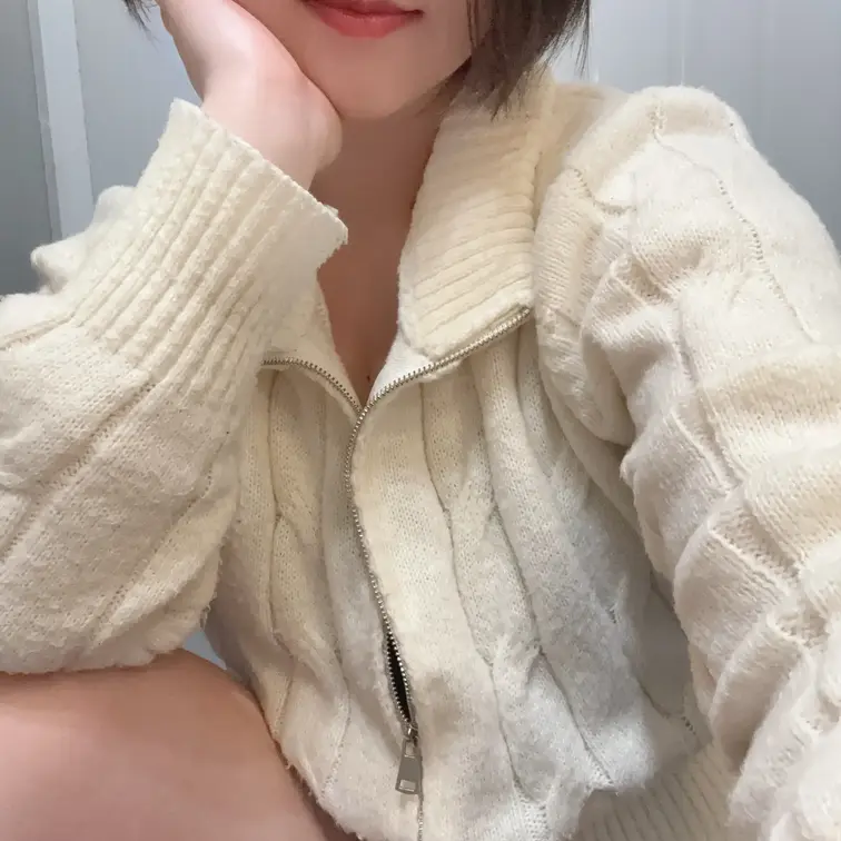 少しだけ、
気が緩みすぎた夜。

誰にも見せないつもりだったのに。