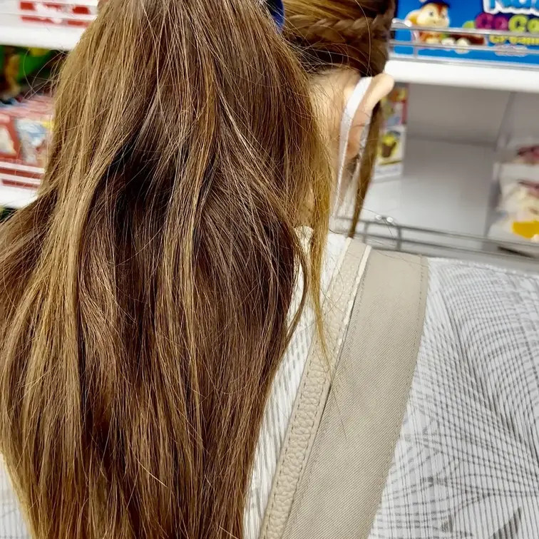 買い物中のポニーテール、29歳OL