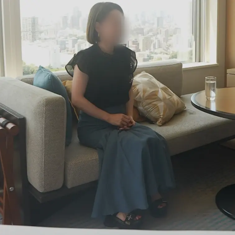 【22歳の息子がいる46歳シングルマザーが「子育てが終わってようやく自由になれたので」と羽目を外しに来た】（1時間08分