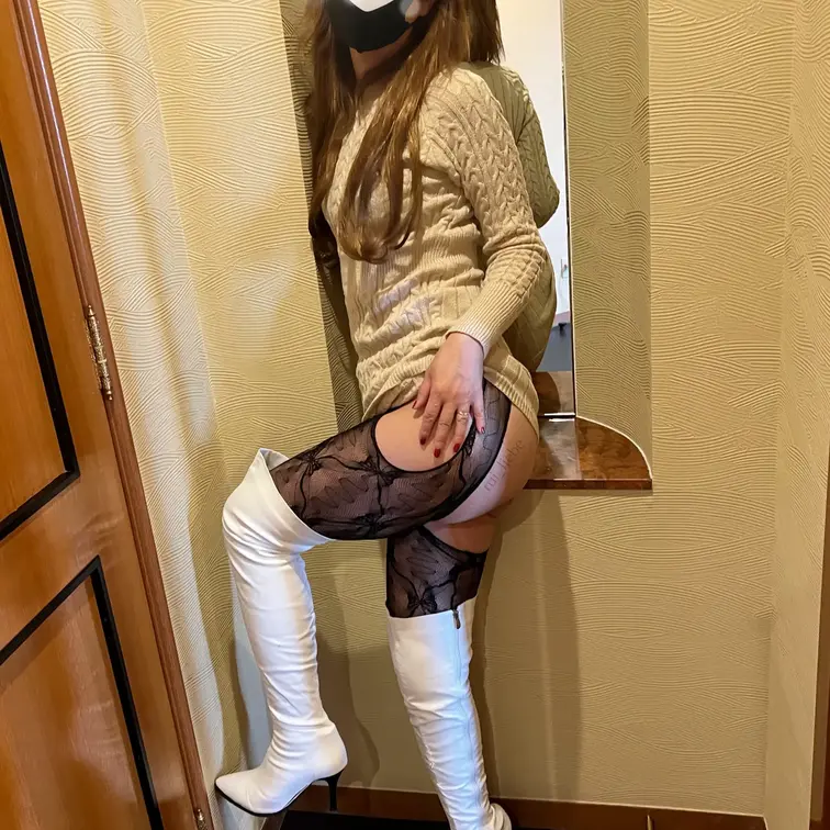 野外撮影が終わり次はホテルに行って撮影！
ここではゆっくりと大胆になれるので写真とお楽しみの動画も💕

～無断転載