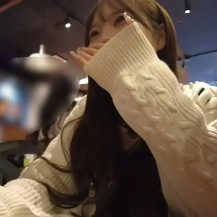 "完全顔出し"ビジュ最強の可愛すぎる同級生と再会お泊まりえっち。約3時間半のお泊まり密会動画を公開しました。スタイルも良