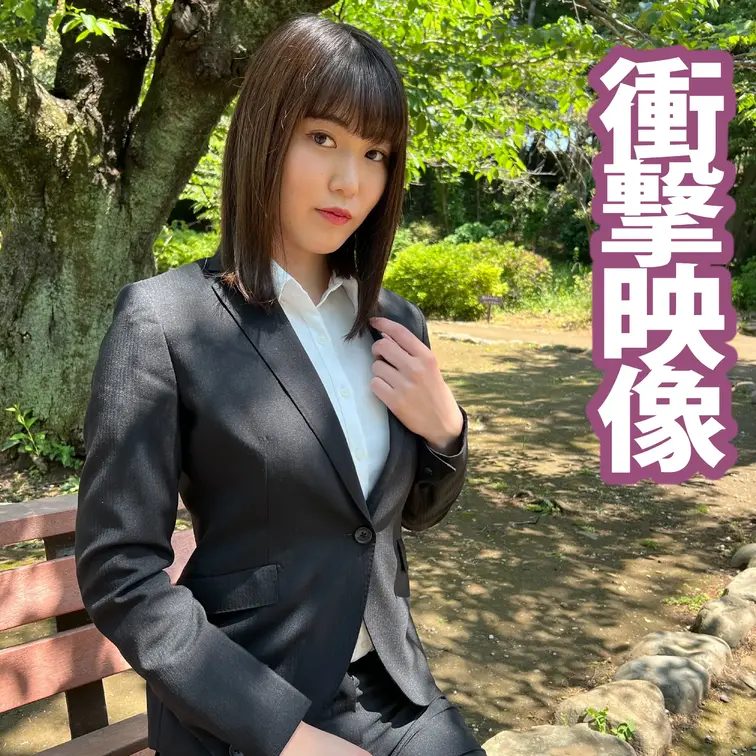 知り合いからの紹介で「生保レディ」に会う事に…。
電話で話した後、契約の為に自宅にやってきた。
招き入れるとスーツを