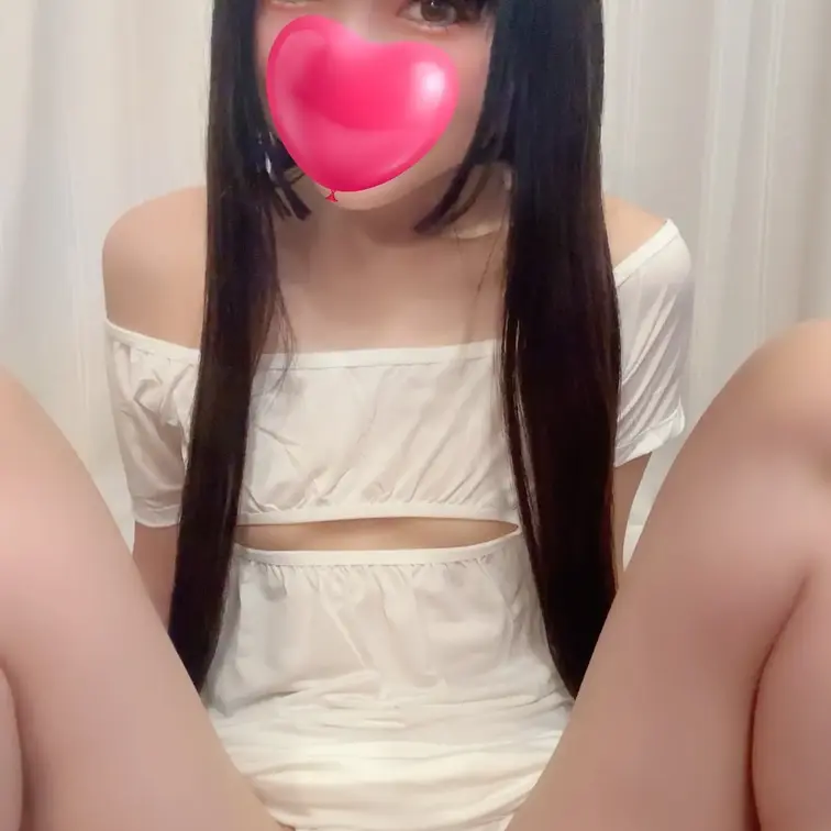 えちえちワンピース写真集💕ほぼ顔出し13枚。胸のところが空いたエッチなワンピを着ての撮影。おま◯んこ、乳首あり。貧乳、ロ