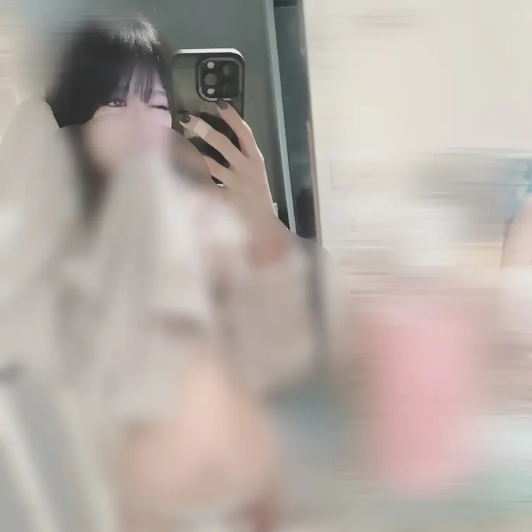 ムラムラしてる時に撮った写真🔞
2枚目は足の間で出された時の🤫
