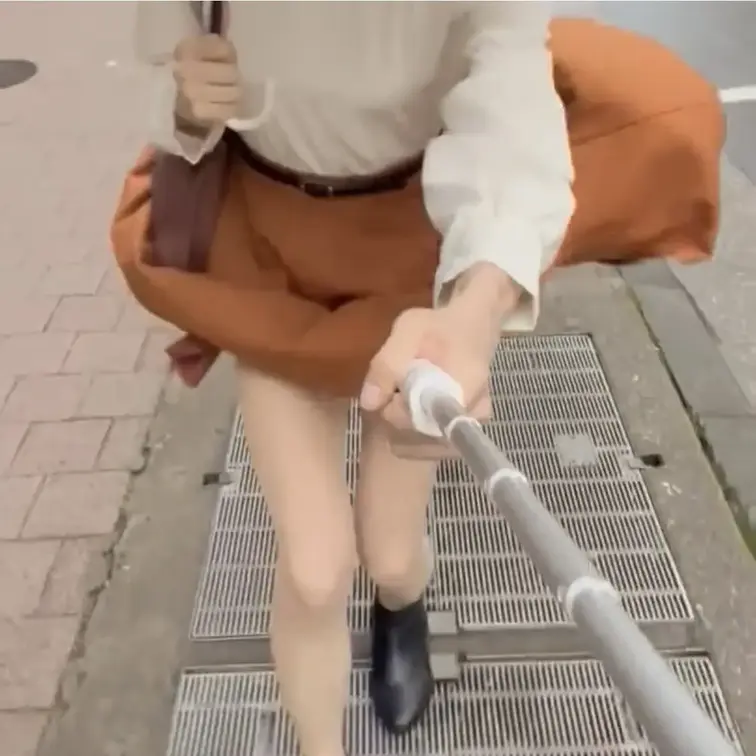 地下鉄の通風口でモンローパンチラ🌪️
街中でパンツ丸見えになるのすっごい恥ずかしい、、🫣