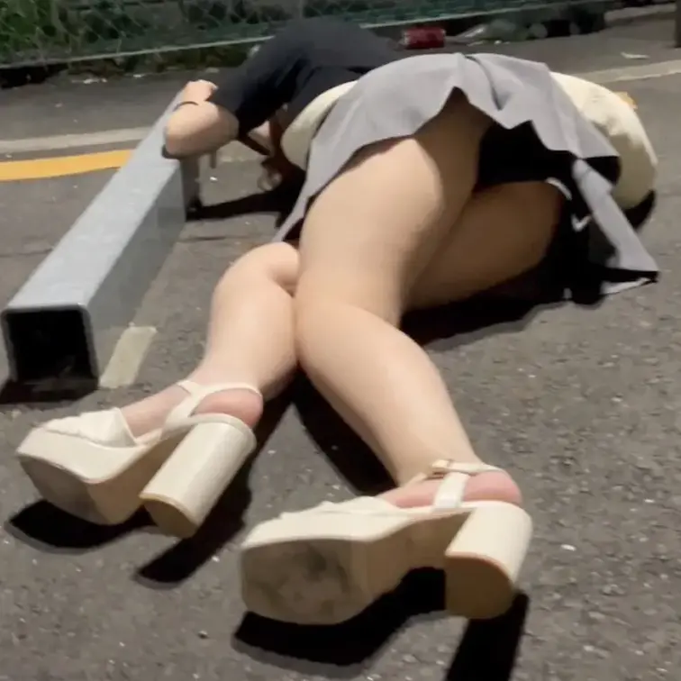 【繁華街の現実 勝負下着で捨て去られたキー局看板アナ級の上玉ギャル】

日中の配達業務を済ませ

西新宿の地下駐