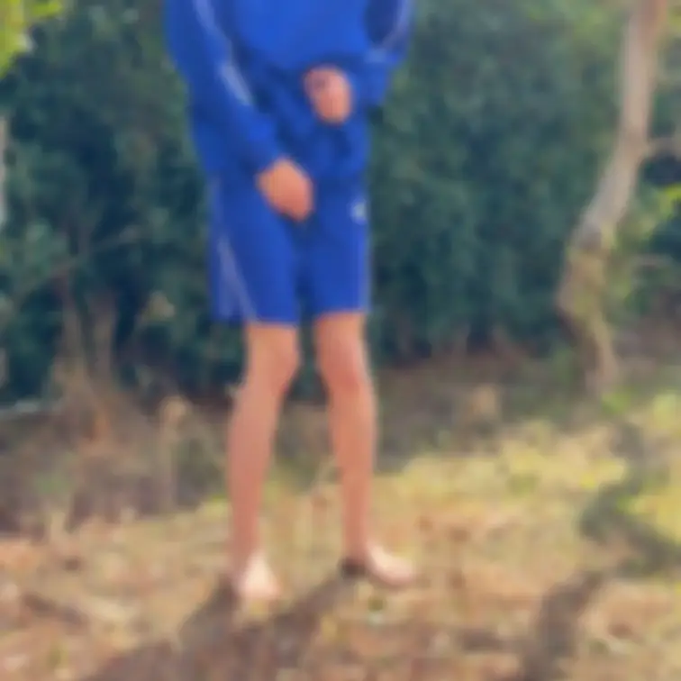 先輩にワザとお漏らししてるところを見られちゃった時のこと

いつものように体操服姿でワザとお漏らしをしていた後輩くん