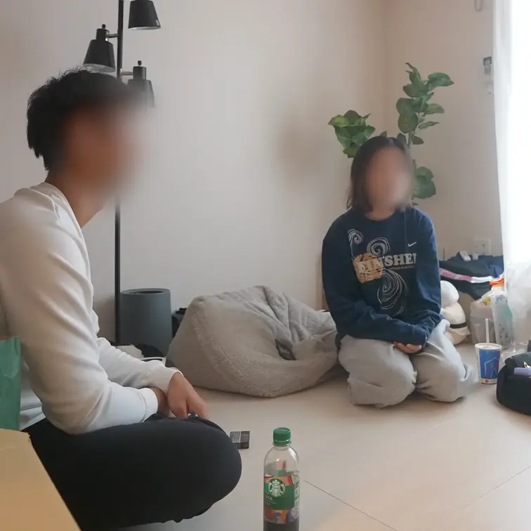 「彼女の自宅で3Pしたいです」ダル着スッピンで完全オフモードの彼女を彼氏と一緒にイカせまくり（1時間22分）


