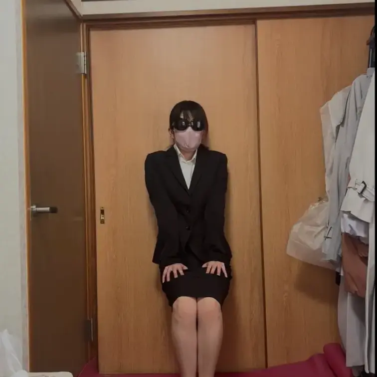 服装:リクルートスーツ スカート
(｢AV面接官の前でオナニーする練習｣の服装にできれば白のブラウスを希望)

｢