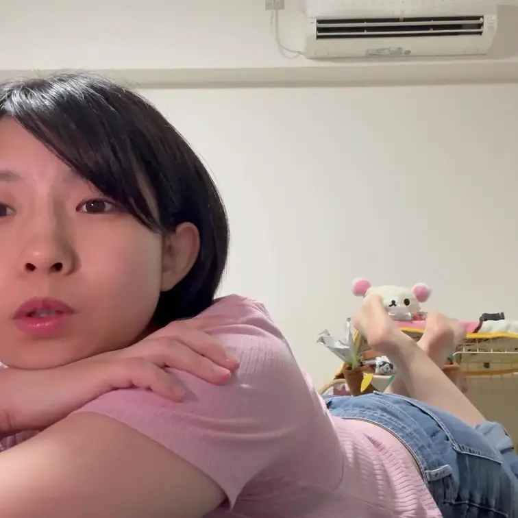 ジーンズを履いて、おならを何回もします。 (1/2)